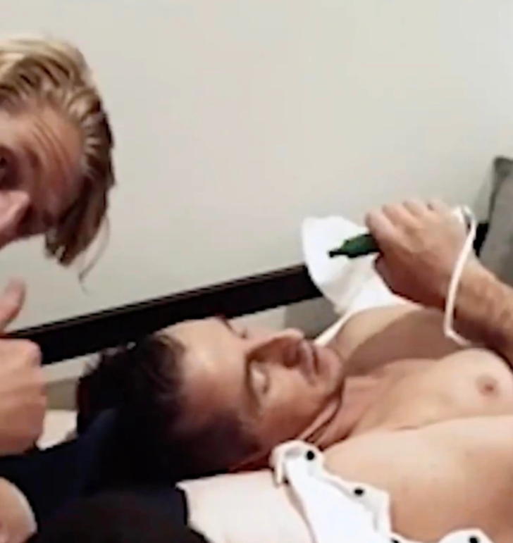 Düğün gecesi hastanede bitti! Geline serenat yapmak isterken damat bir anda kendisini yerde buldu G3