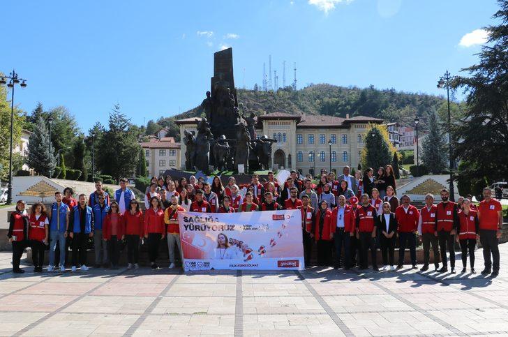 Türk Kızılay üyeleri, sağlıklı yaşama dikkati çekmek için yürüdü G1