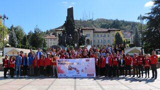 Türk Kızılay üyeleri, sağlıklı yaşama dikkati çekmek için yürüdü