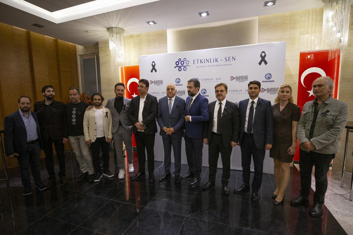 Sanat&ccedil;ılar, m&uuml;zisyen Onur Şener'in &ouml;ld&uuml;r&uuml;lmesini protesto etti