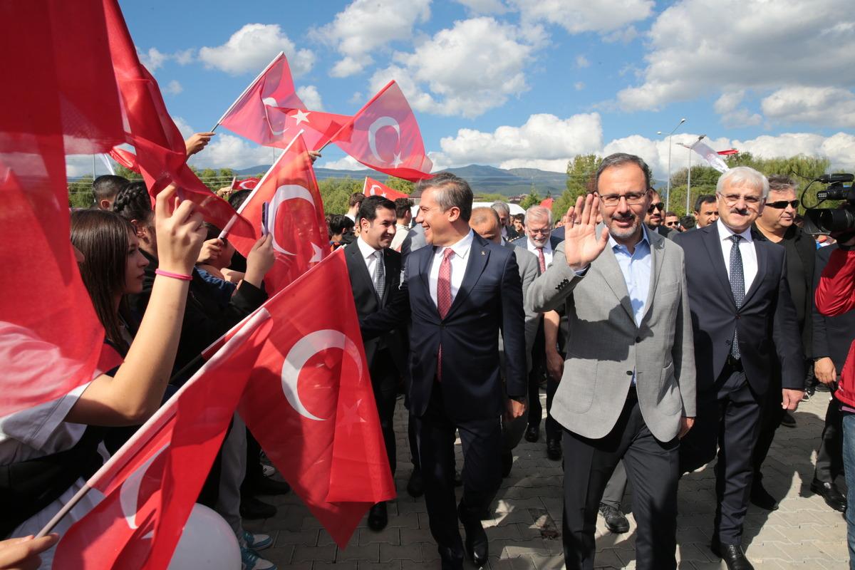 Bakan Kasapoğlu, Bolu'da olimpik y&uuml;zme havuzu a&ccedil;ılışına katıldı: