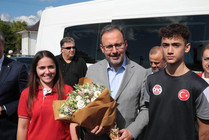 Bakan Kasapoğlu, Bolu'da olimpik yüzme havuzu açılışına katıldı: G3