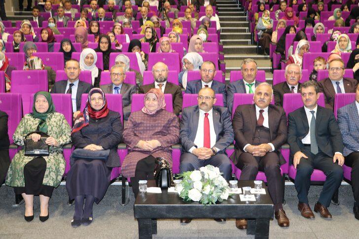 Diyanet İşleri Başkan Yardımcısı Huriye Martı, Trabzon'da programa katıldı: G1