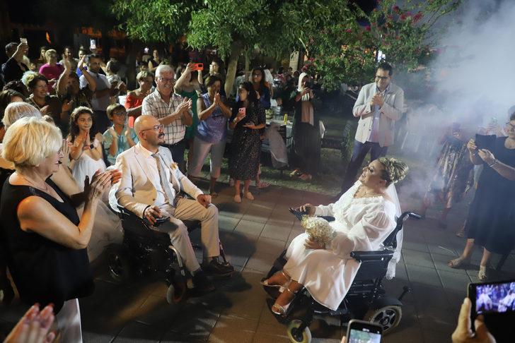 Fethiye'de tanıştıkları "engelsiz kafe"de dünyaevine girdiler G2