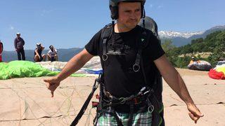 Bursa'da mobilya işçisi çalıştığı fabrikaya paraşütle gitti