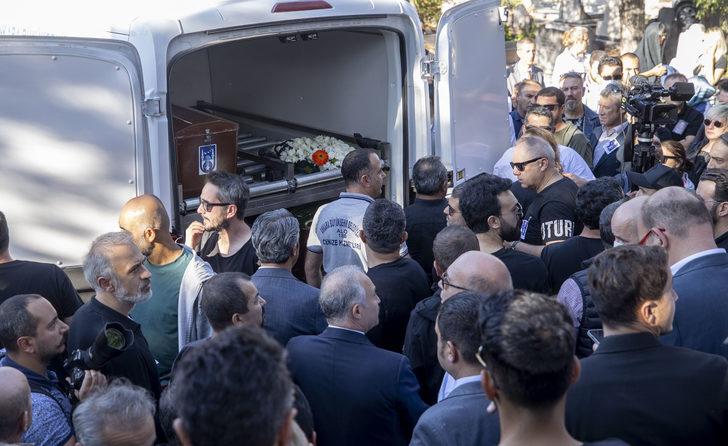 Ankara'da öldürülen müzisyen Onur Şener son yolculuğuna uğurlandı G4