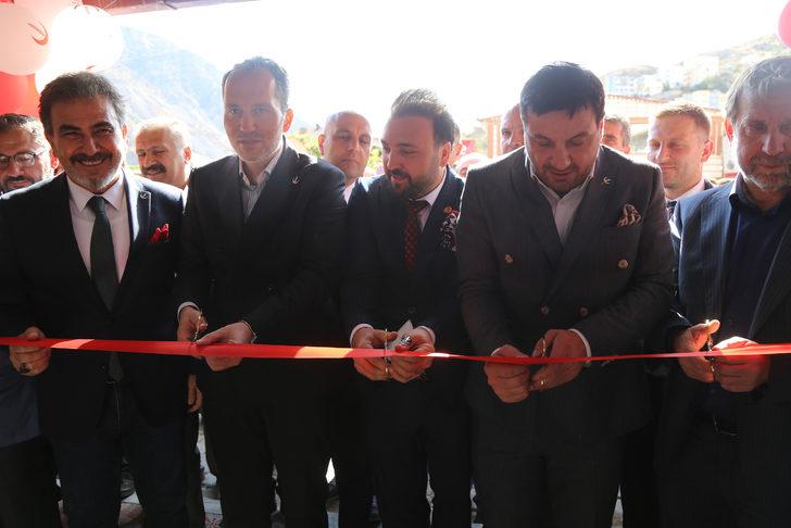 Yeniden Refah Partisi Genel Başkanı Erbakan, Yusufeli'nde temaslarda bulundu G3