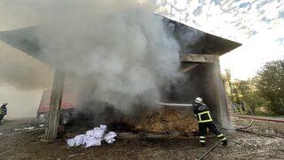 Kastamonu'da samanlıkta çıkan yangında 2 kişi yaralandı