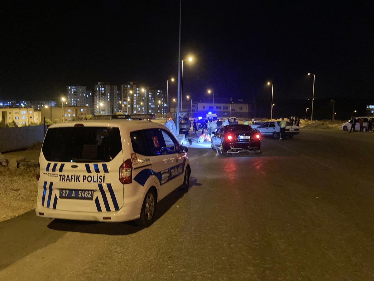 Gaziantep'te iki otomobilin &ccedil;arpışması sonucu 10 kişi yaralandı
