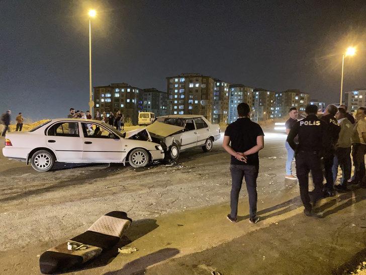Gaziantep'te iki otomobilin çarpışması sonucu 10 kişi yaralandı G3
