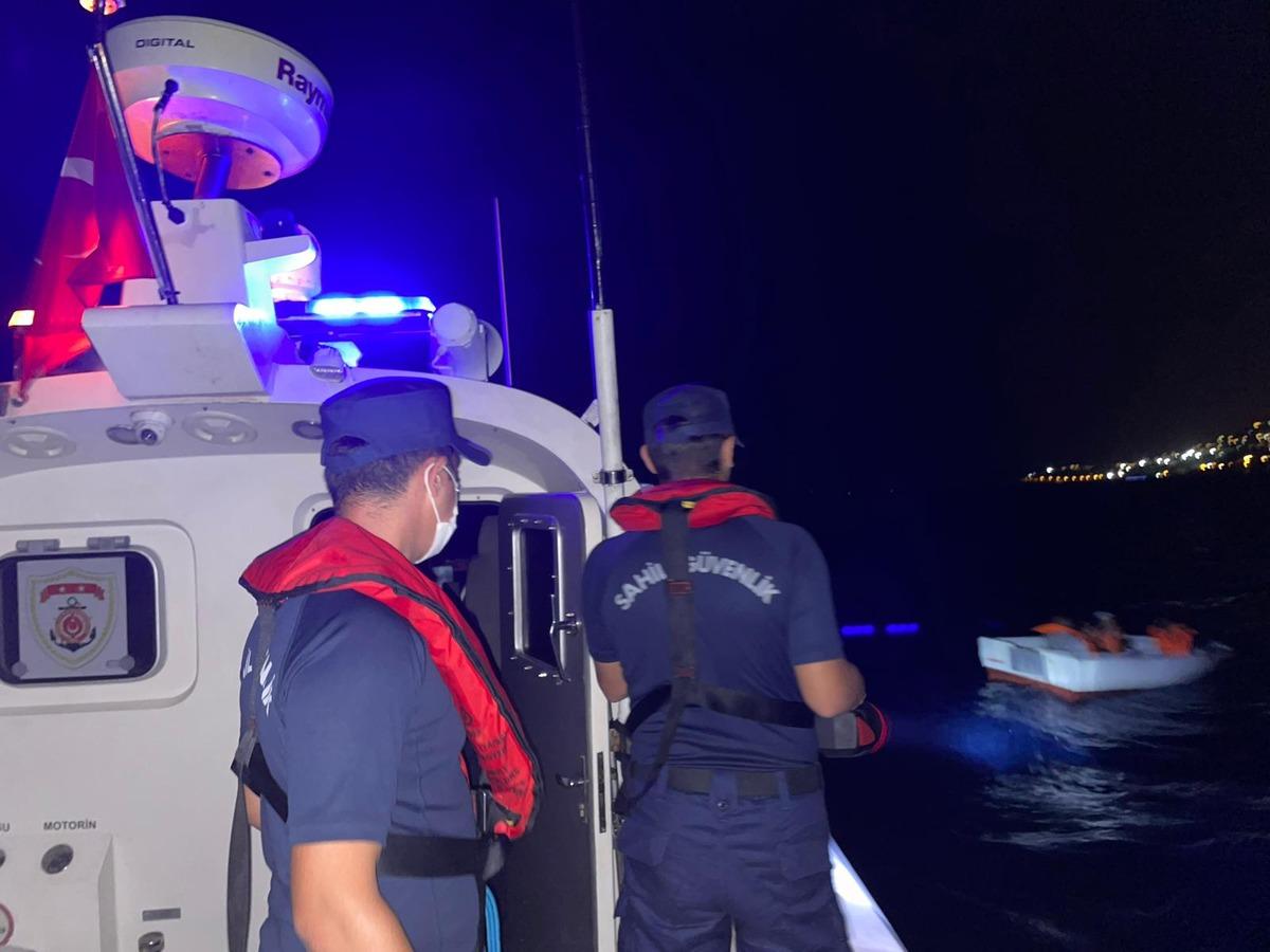 Bodrum a&ccedil;ıklarında 19 d&uuml;zensiz g&ouml;&ccedil;men yakalandı, 14 d&uuml;zensiz g&ouml;&ccedil;men kurtarıldı