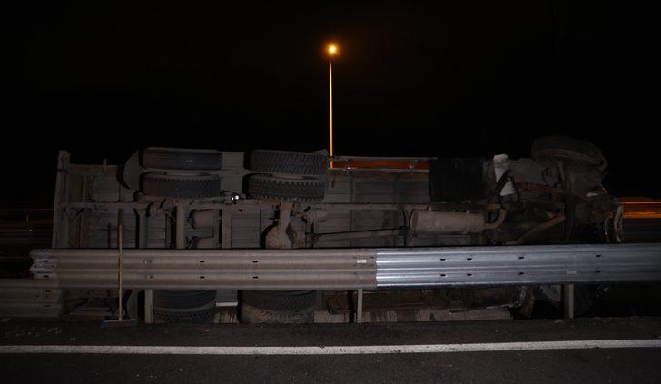 Kuzey Marmara Otoyolu'nda devrilen tırın sürücüsü yaralandı G2