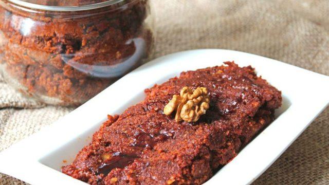 Sıcak ekmekle beraber tadına doyum olmaz! Kahvaltılarının aranan lezzeti muhammara tarifi