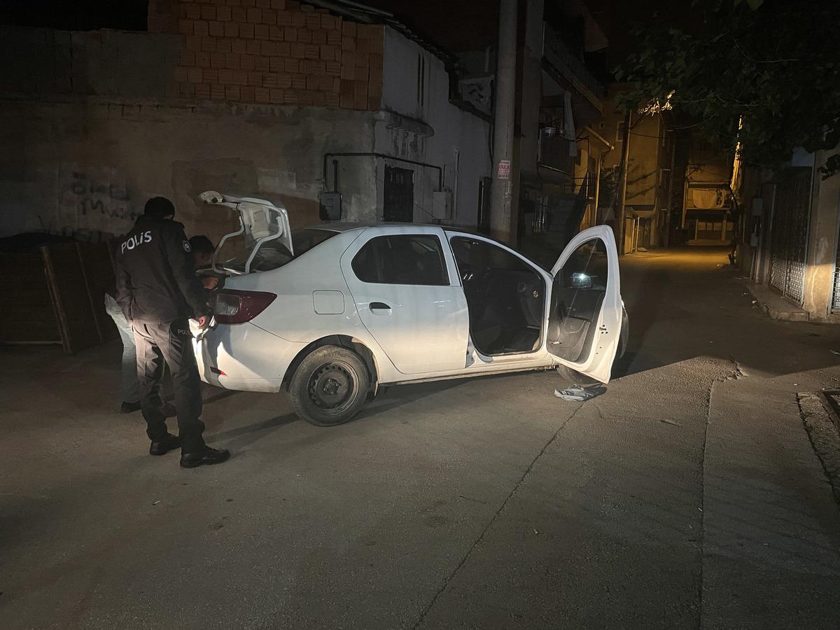 Bursa'da &ccedil;aldığı ara&ccedil;la polisten ka&ccedil;an ş&uuml;pheli 30 kilometre sonra yakalandı