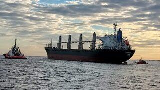 Çanakkale Boğazı'nda arızalanan gemi demirletildi