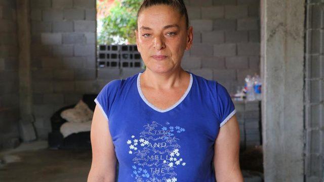 Ağabeylerine güvendi, ailesiyle ortada kaldı! 'Evini yenileyeceğiz' dediler...