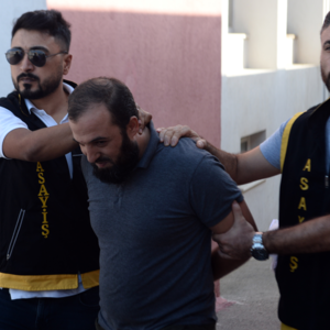 Adana'da 'Neden evleri gözetliyorsun' cinayeti! 3 kişiye tutuklama