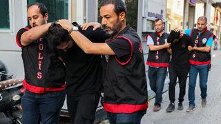 Dini değerleri aşağılama suçunu işlediği öne sürülen 2 şüpheli adliyede