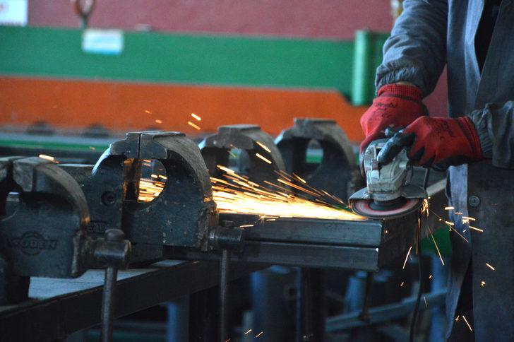 Meslek lisesi öğrencileri, okullara basket potası ve tenis masası üretiyor G1