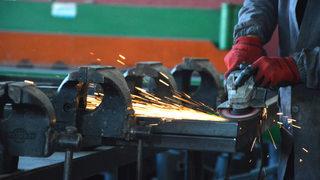 Meslek lisesi öğrencileri, okullara basket potası ve tenis masası üretiyor