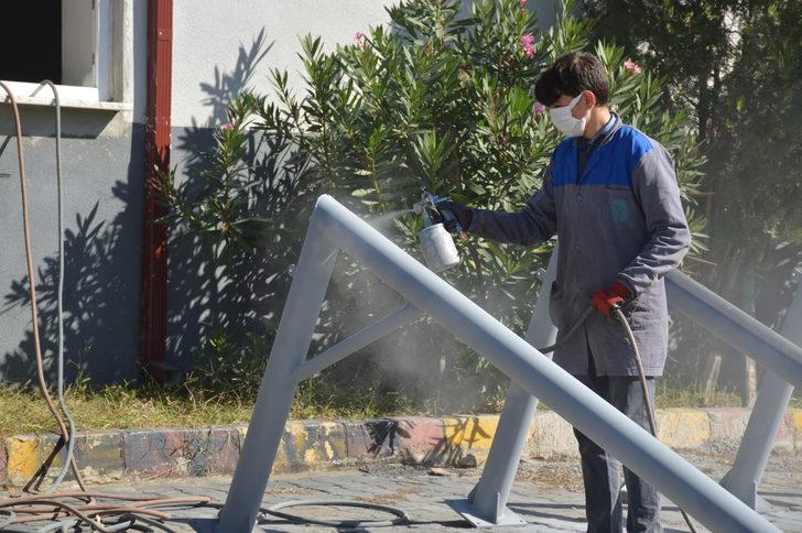 Meslek lisesi öğrencileri, okullara basket potası ve tenis masası üretiyor G4