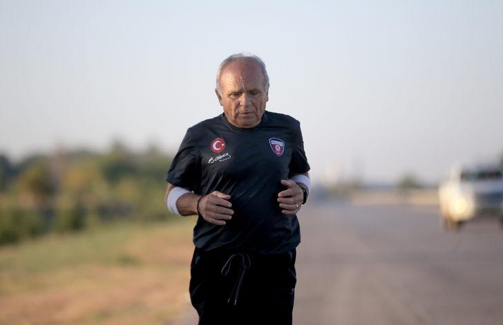 Emekli öğretmen, yarı maratonlarda başarıdan başarıya koşuyor G3