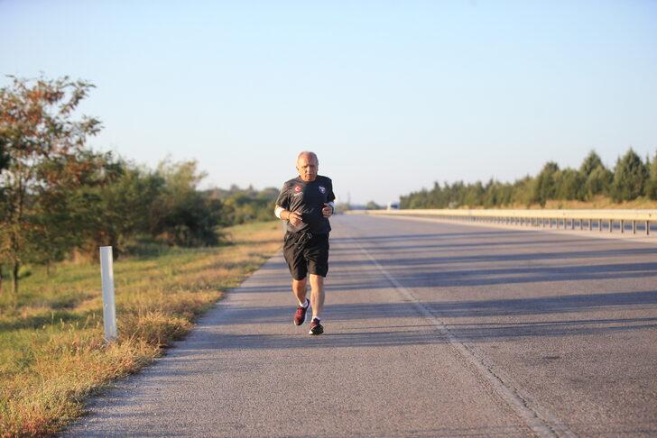 Emekli öğretmen, yarı maratonlarda başarıdan başarıya koşuyor G4