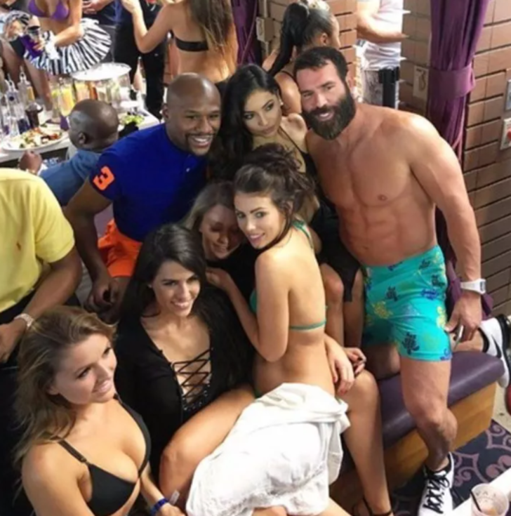Herkes evlendiğini zannetmişti! Dan Bilzerian geri döndü... “Evli değil ama şişman” G2