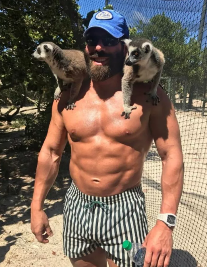 Herkes evlendiğini zannetmişti! Dan Bilzerian geri döndü... “Evli değil ama şişman” G3