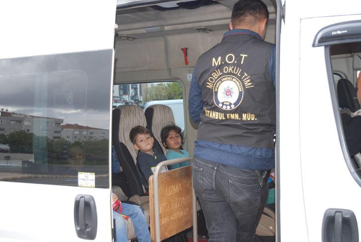 İstanbul'da polis ekipleri okulların çevresinde denetim yaptı G4