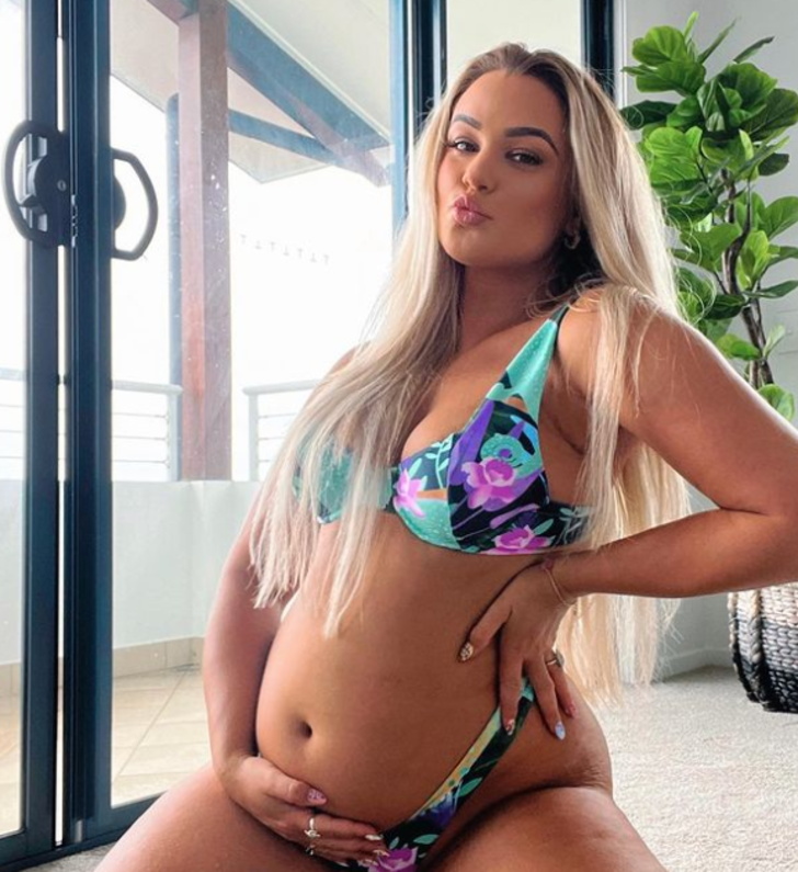 Sosyal medya fenomeni Karina Irby cesur paylaşımıyla olay oldu! Çırılçıplak aynanın karşısına geçti G5