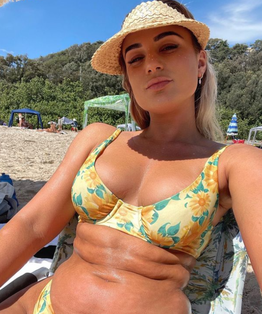 Sosyal medya fenomeni Karina Irby cesur paylaşımıyla olay oldu! &Ccedil;ırıl&ccedil;ıplak aynanın karşısına ge&ccedil;ti