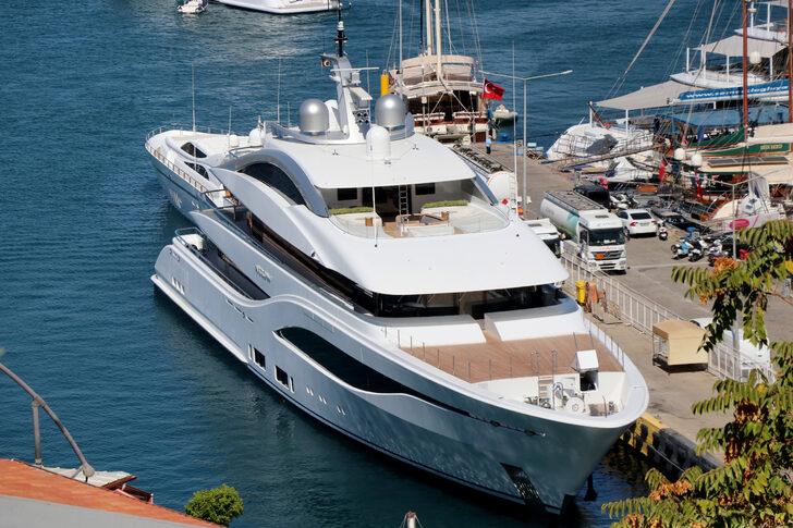 Mega yat "Arrow" yakıt ikmali için Fethiye'ye geldi G4