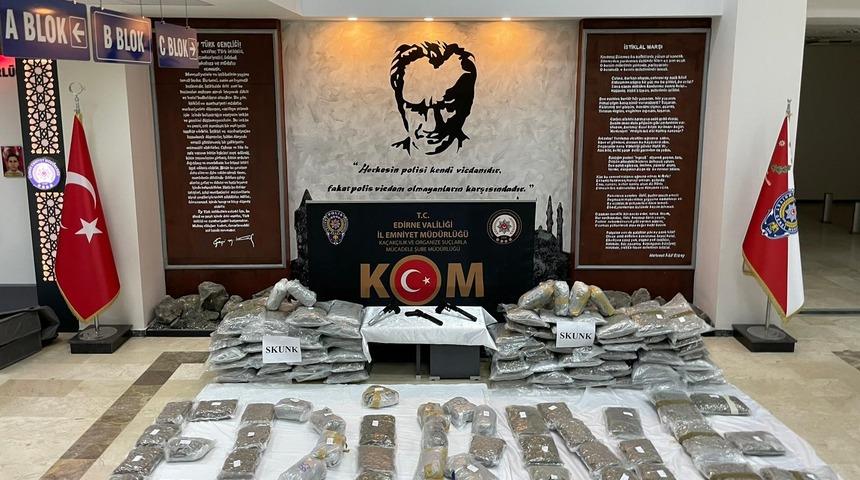 Edirne'de bir tırda 95 kilo 754 gram sentetik uyuşturucu ele geçirildi