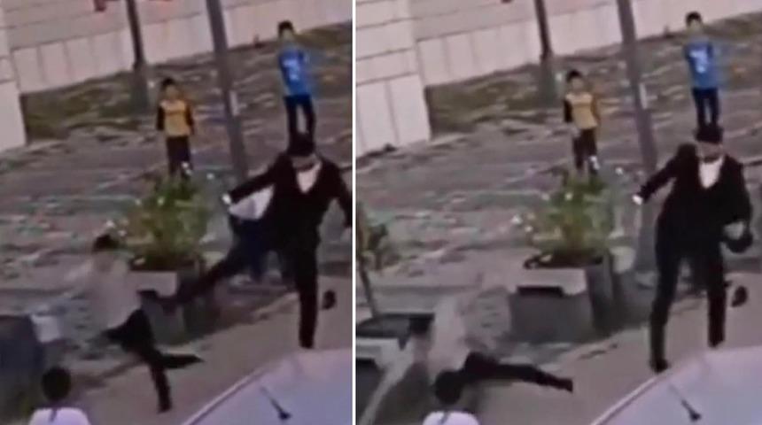 Pes dedirten görüntü! Gelin arabasının önünü kesen çocukları tekmeledi