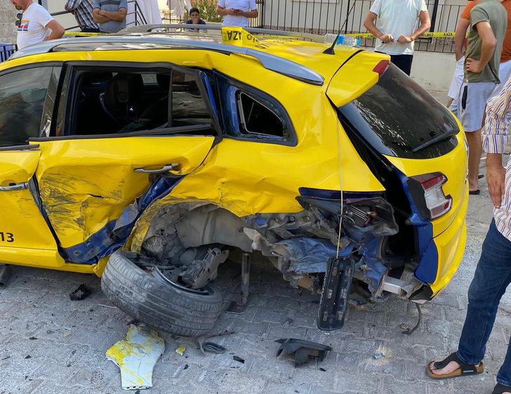 Antalya'da 3 araca çarparak takla atan otomobildeki 2 kişi yaralandı G3