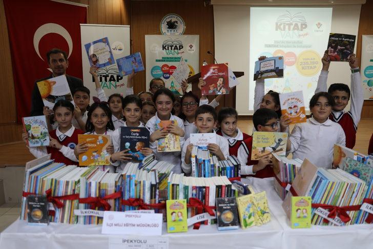 Van'da TÜBİTAK tarafından hazırlanan 235 bin 190 kitabın dağıtımına başlandı G2