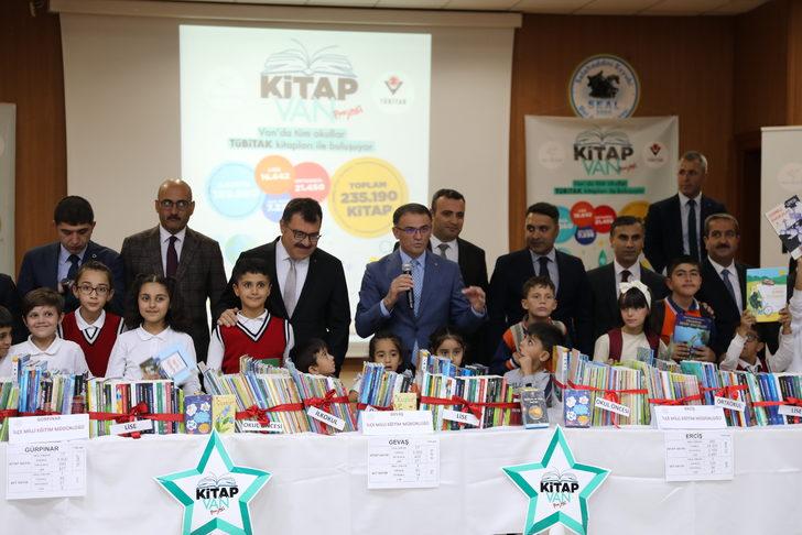 Van'da TÜBİTAK tarafından hazırlanan 235 bin 190 kitabın dağıtımına başlandı G4