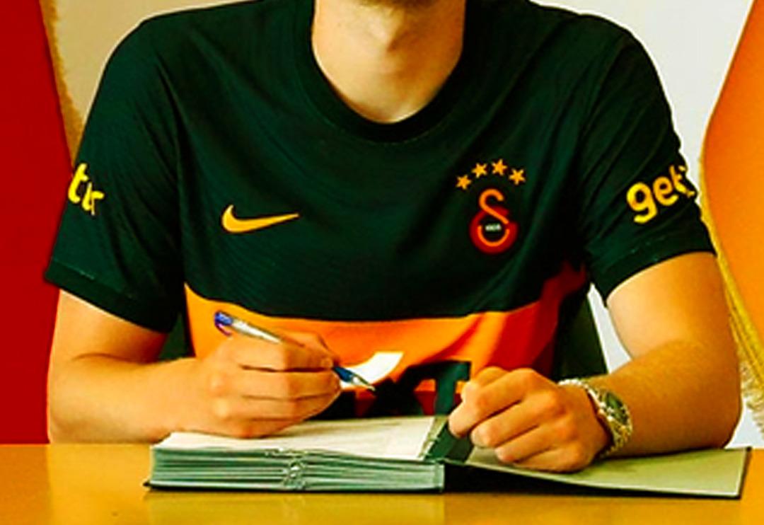 Son dakika: Galatasaray'dan o isme yeni s&ouml;zleşme! Maaşı iyileştirildi
