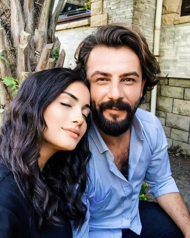 Baba'nın Büşra'sı Özge Yağız oyuncu sevgilisiyle aşk pozunu paylaştı! Sevgilisi rol arkadaşı çıktı