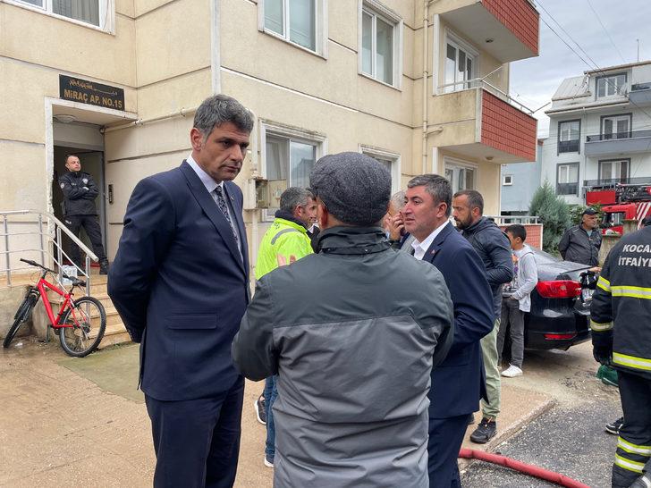 Kocaeli'de yangında mahsur kalan kadın kurtarıldı G4