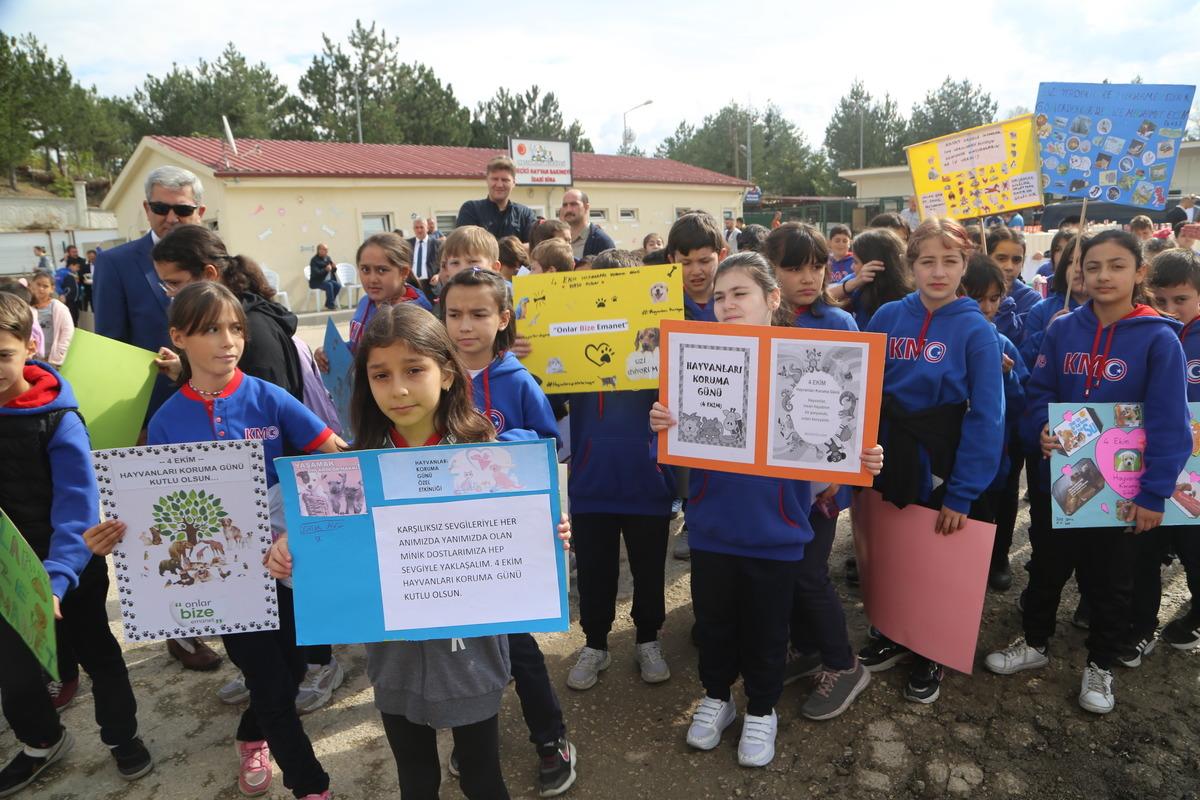 &Ccedil;ocuklar Kastamonu Belediyesi Ge&ccedil;ici Hayvan Bakımevi'ni gezdi