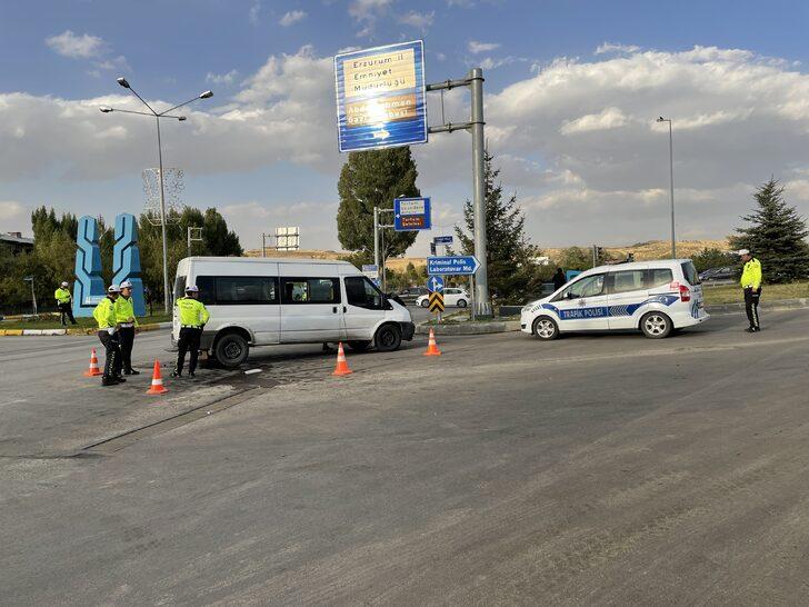 Erzurum'da servis araçları çarpıştı, 6 askeri personel ile 4 öğretmen yaralandı G2