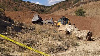 Denizli'de devrilen iş makinesinin altında kalan operatör öldü