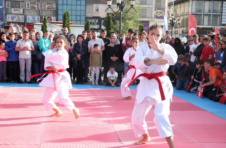 Erzurum Valisi Memiş, imkanı olmayanlara kayak malzemesi desteği verileceğini bildirdi G3