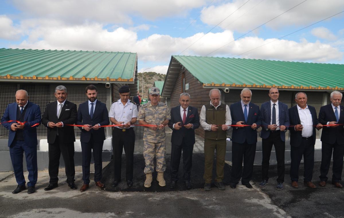 K&uuml;tahya'da hayvan barınağına alttan ısıtmalı sistem kuruldu