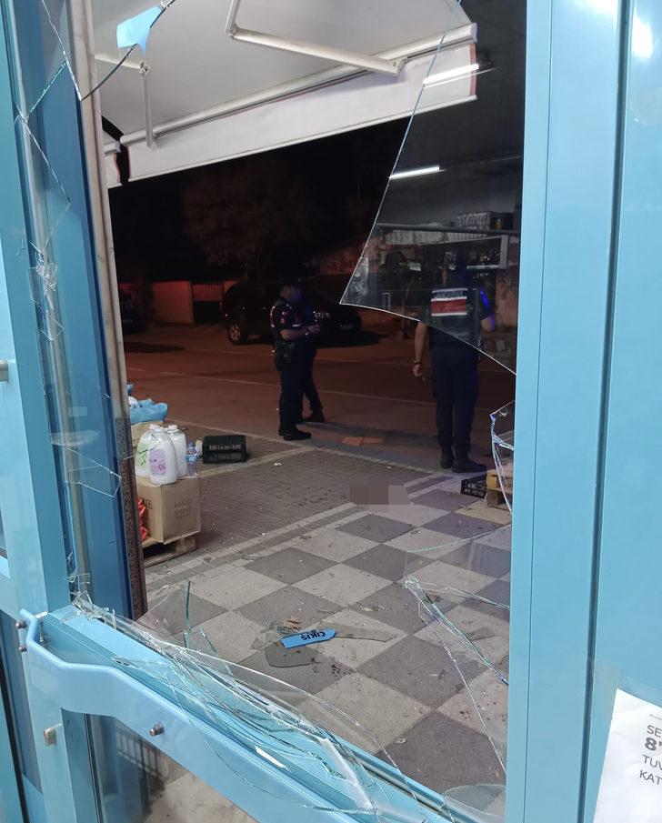 Arkadaşıyla şakalaşırken çarptığı market kapı camı karnına batan genç öldü G3