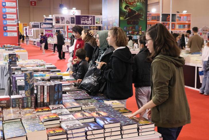 Samsun'daki Karadeniz 7. Kitap Fuarı'na öğrencilerden yoğun ilgi G2