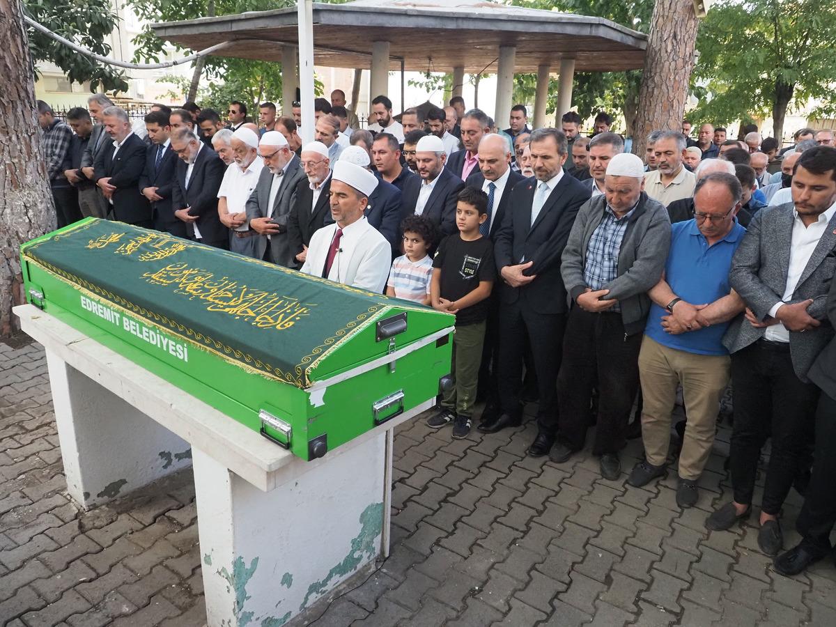 Saadet Partisi Genel İdare Kurulu &Uuml;yesi Akg&uuml;n, Balıkesir'de son yolculuğuna uğurlandı