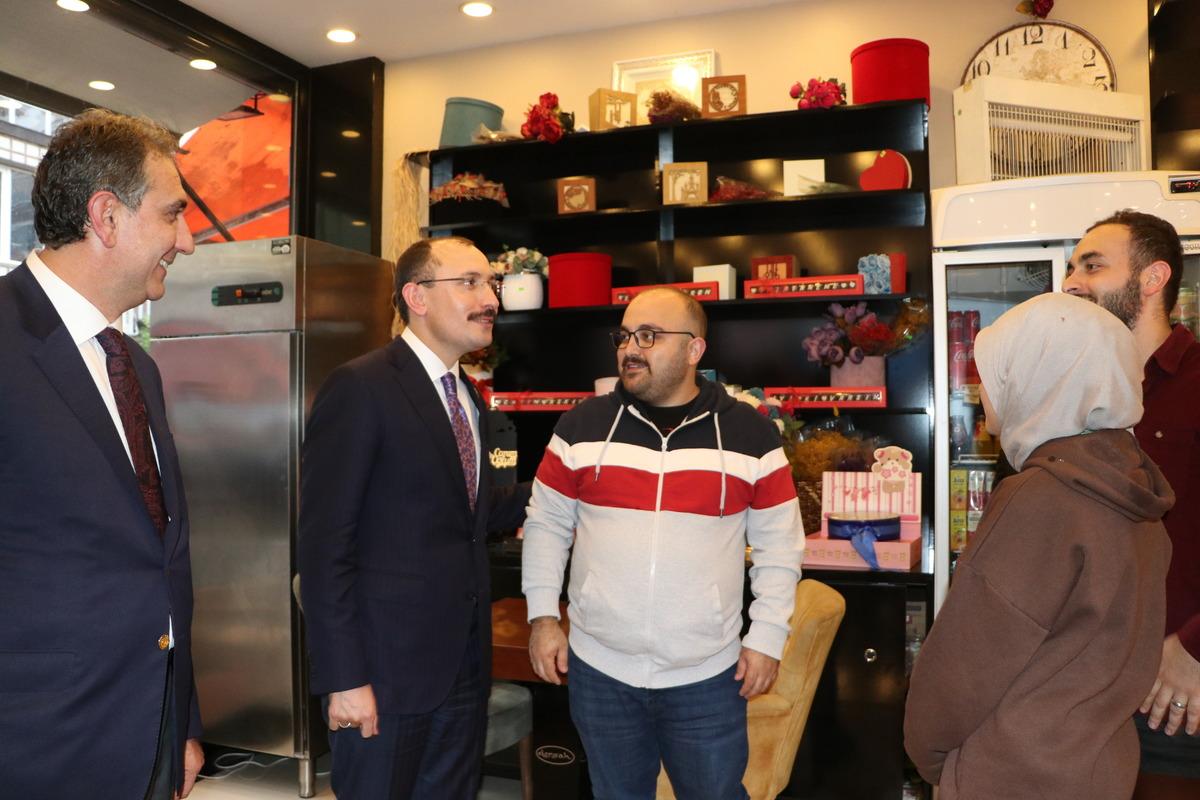 Ticaret Bakanı Mehmet Muş, Trabzon'da bazı il&ccedil;elerde ziyaretlerde bulundu